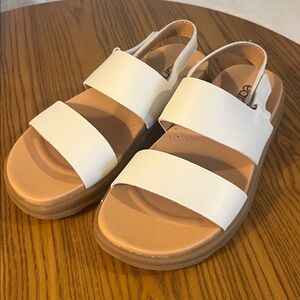 NEW Earth Women's Leather Sandals in Ivory